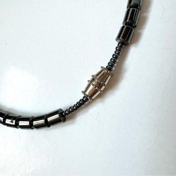 Vintage 80's Hematite and Shell Red Beaded Necklace Teardrop Pendant - 20 Inches - Picture 7 of 8